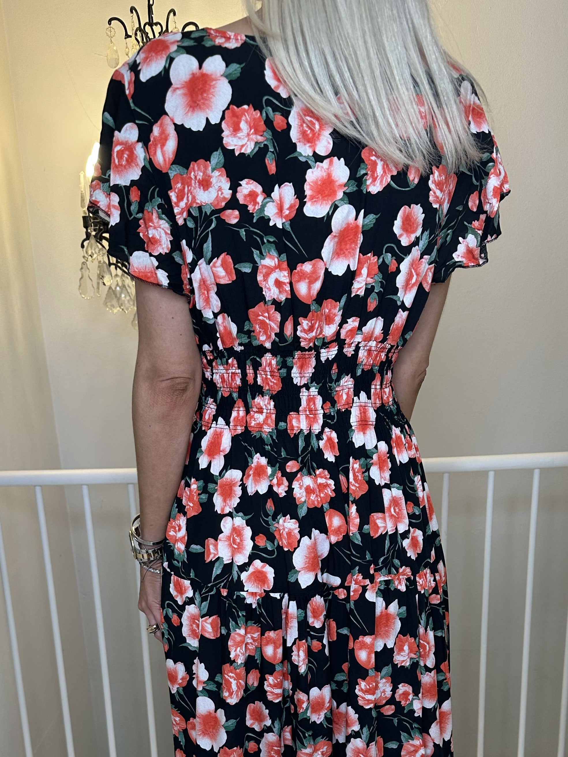 Summer Big Flower - Lång klänning med blommigt tryck och volanger